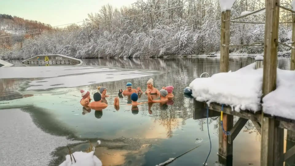 Eisbaden im Winter